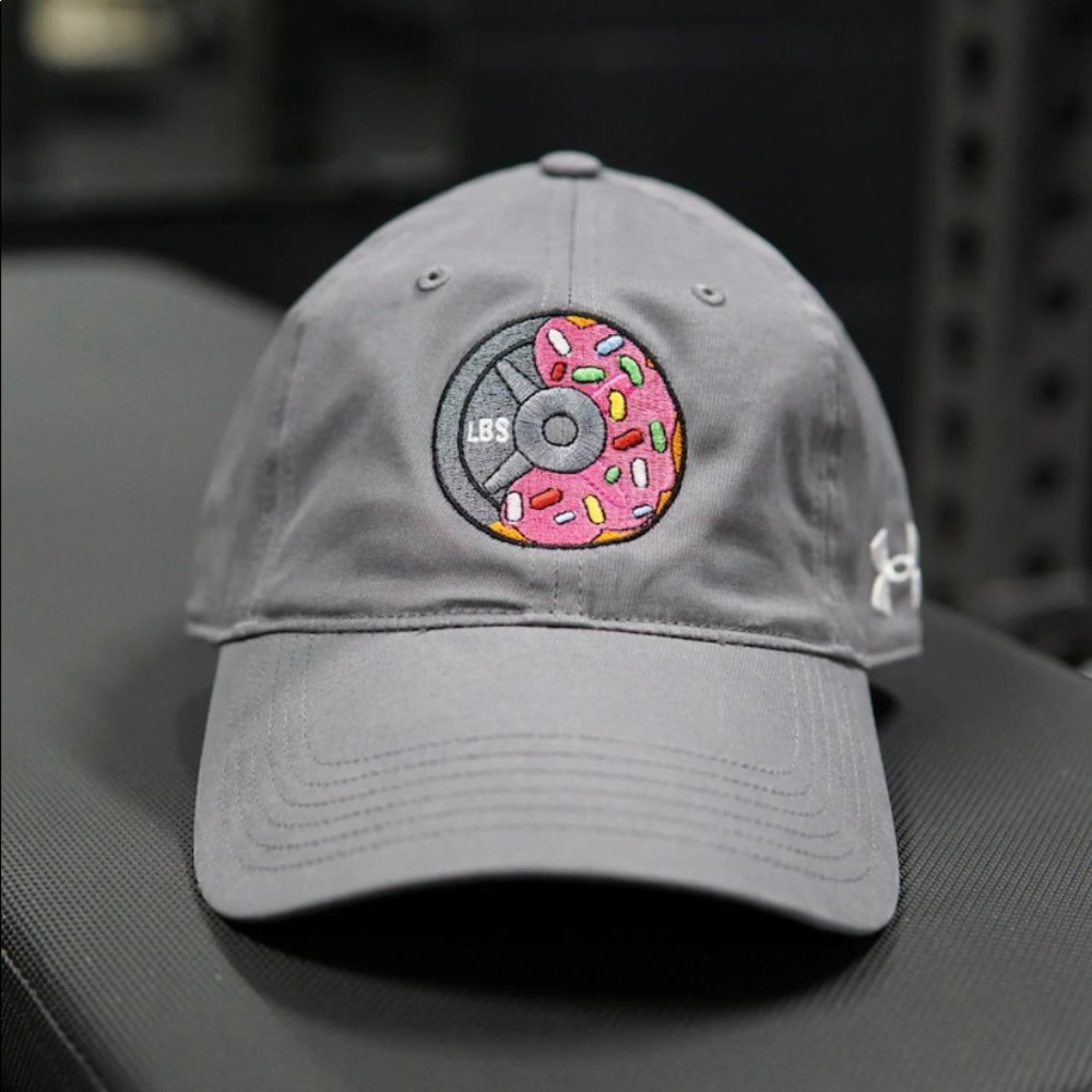 Plate snacks Under Armor hat (New did not come with tag)